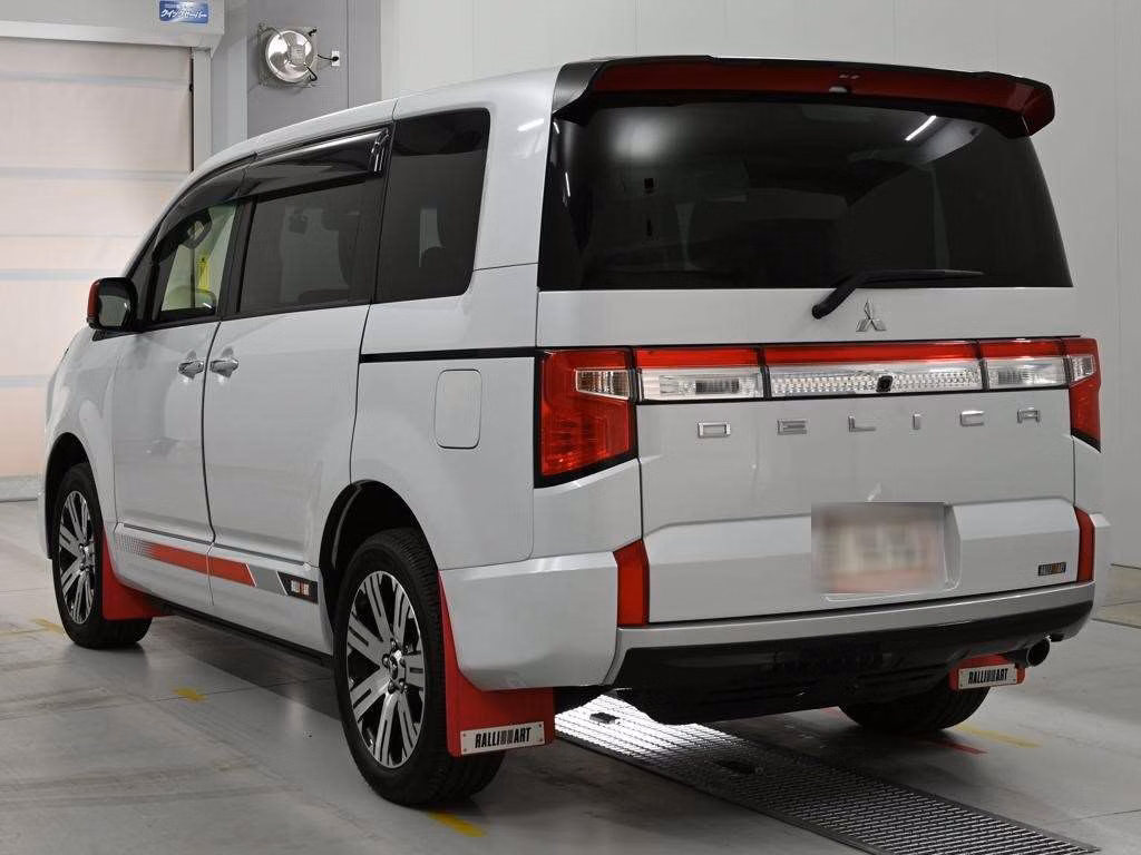 MITSUBISHI DELICA D:5