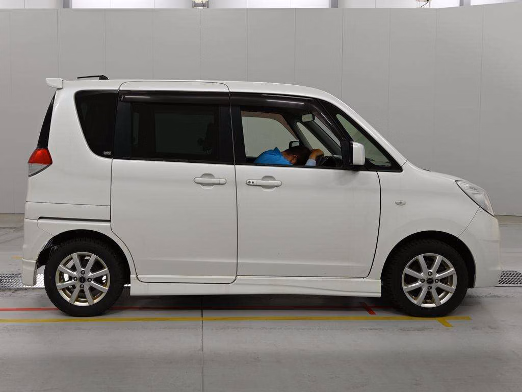 MITSUBISHI DELICA D:2