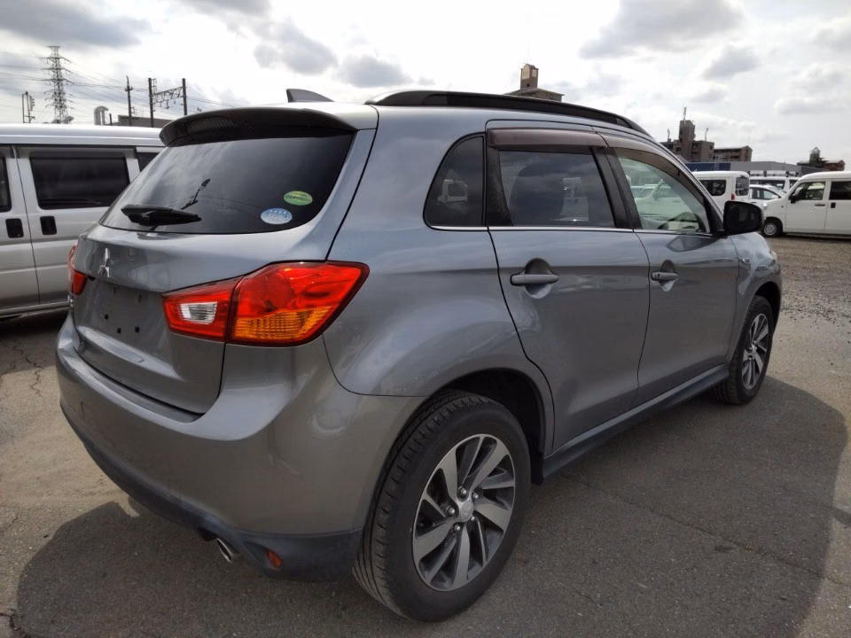 MITSUBISHI RVR