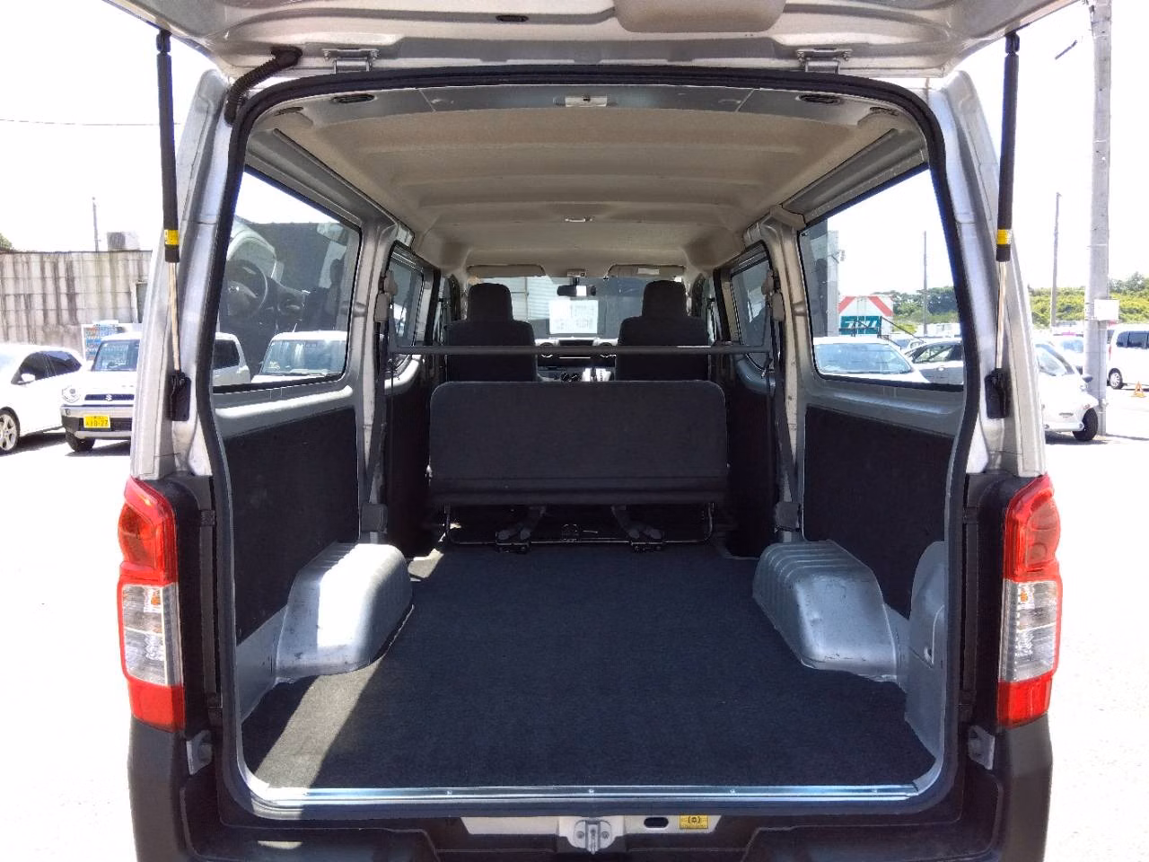 NISSAN NV350 CARAVAN