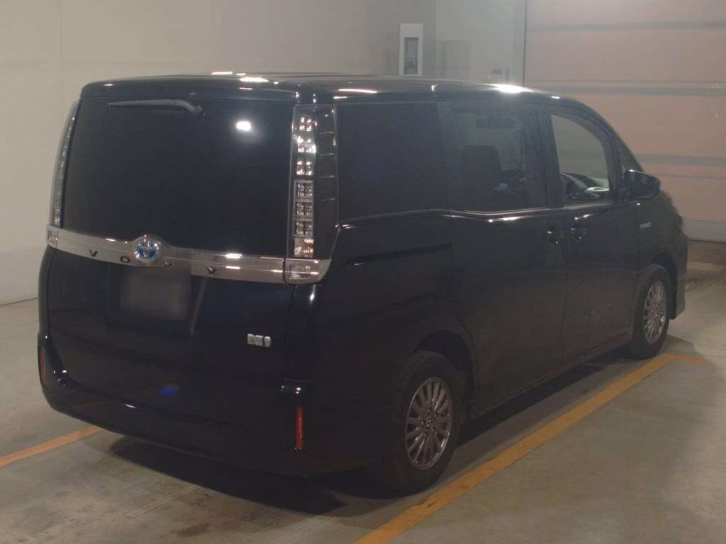TOYOTA VOXY