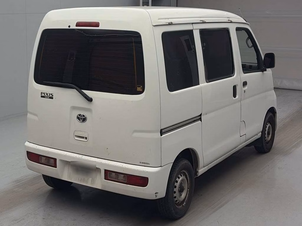 TOYOTA PIXIS VAN