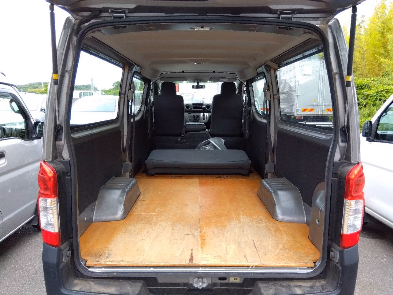 NISSAN NV350 CARAVAN