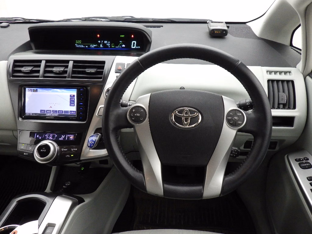 TOYOTA PRIUS ALPHA