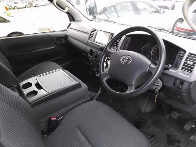 TOYOTA REGIUS ACE
