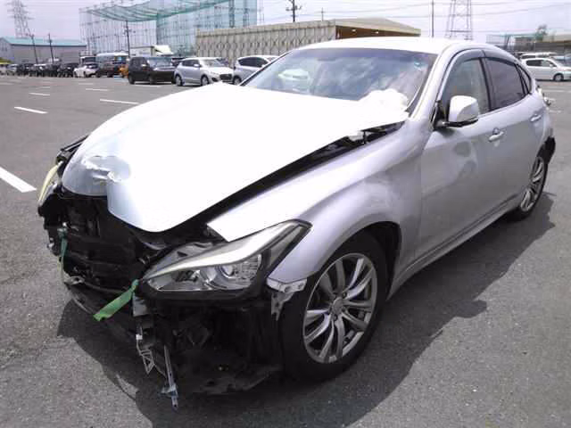 NISSAN FUGA
