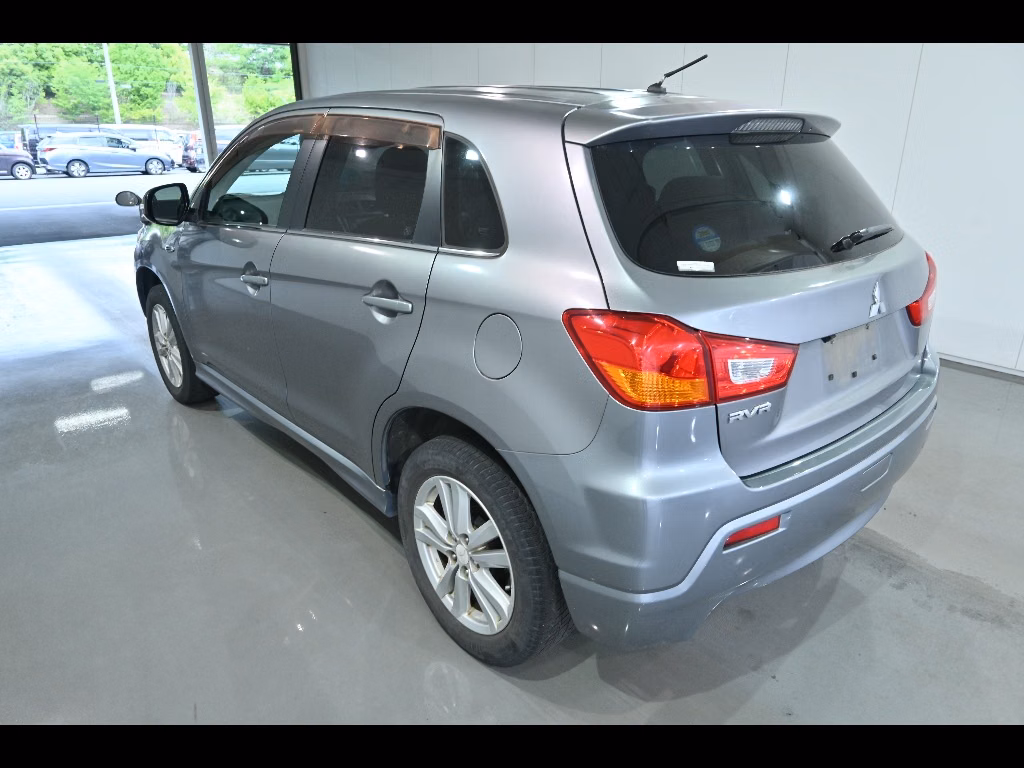 MITSUBISHI RVR