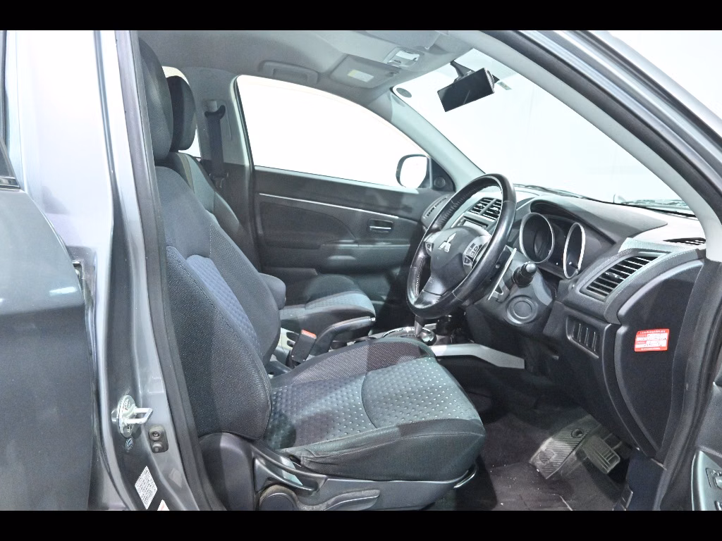 MITSUBISHI RVR