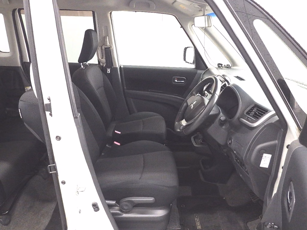 MITSUBISHI DELICA D:2