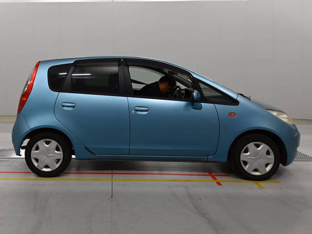 MITSUBISHI COLT