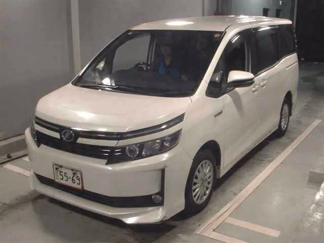 TOYOTA VOXY