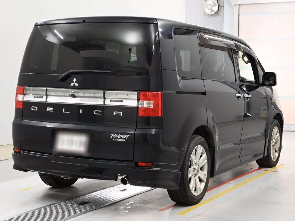 MITSUBISHI DELICA D:5