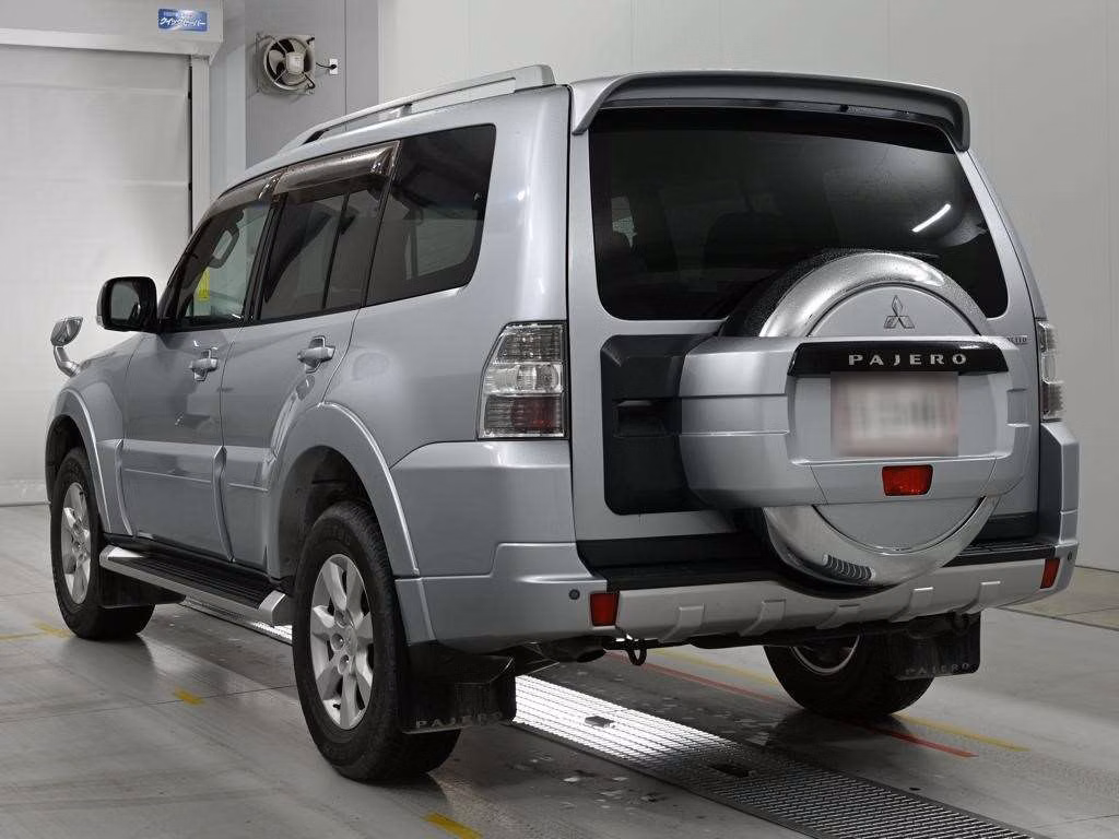 MITSUBISHI PAJERO