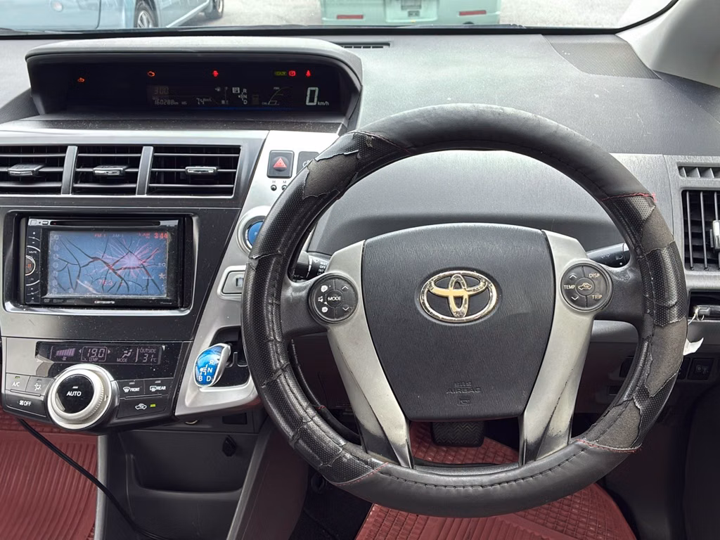 TOYOTA PRIUS ALPHA