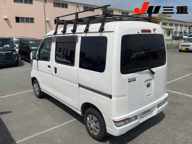 TOYOTA PIXIS VAN
