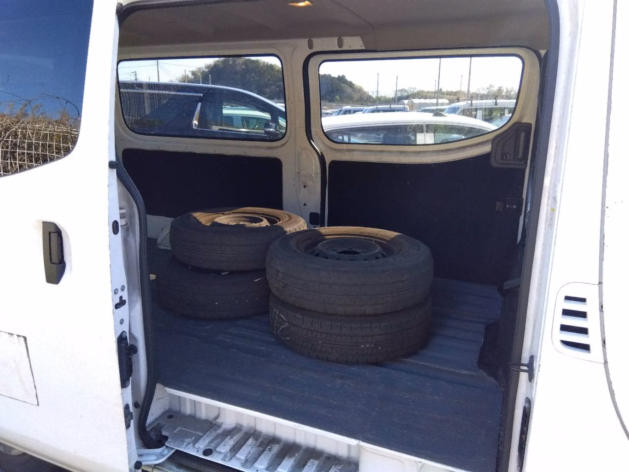 NISSAN NV350 CARAVAN