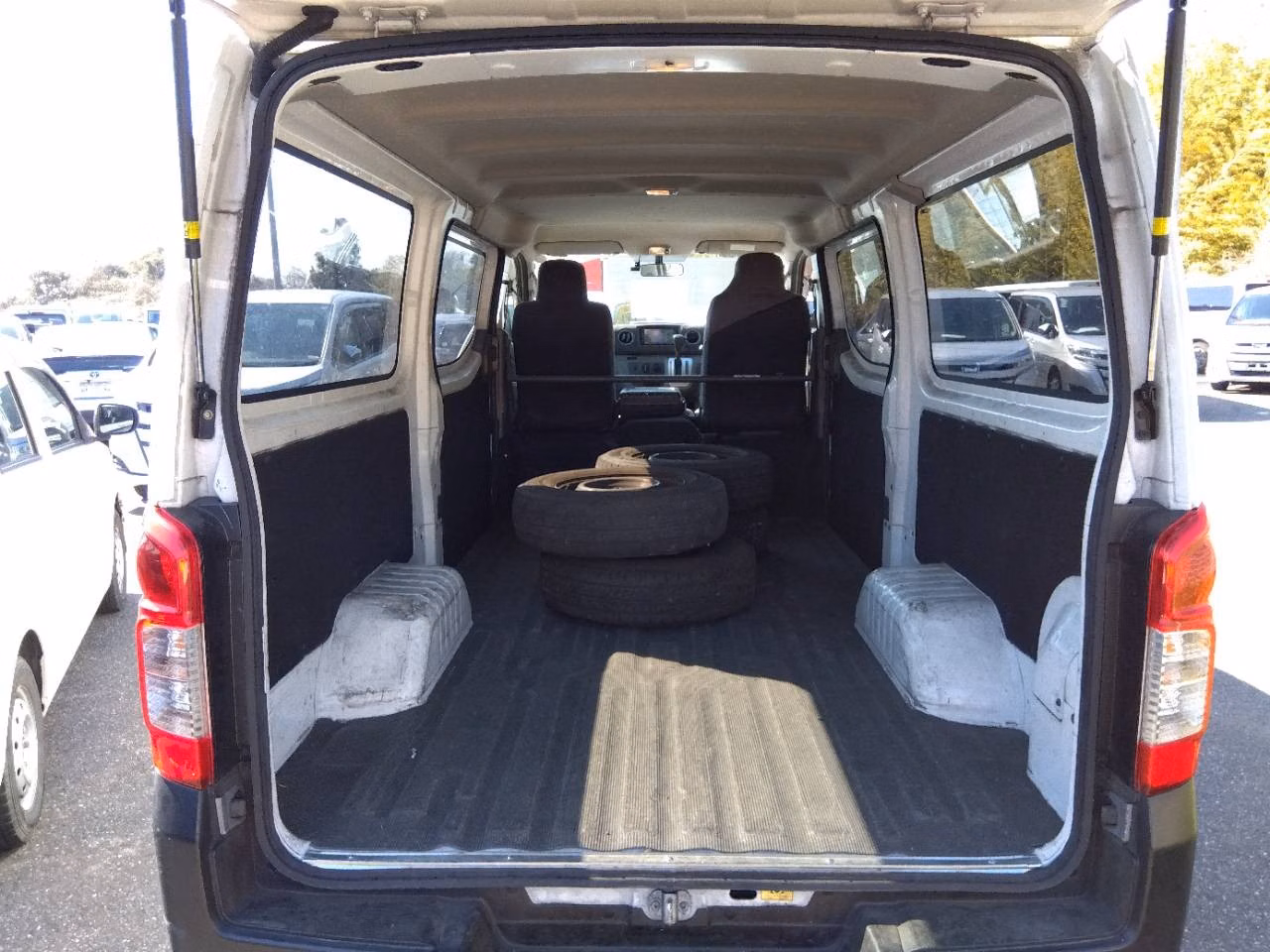 NISSAN NV350 CARAVAN