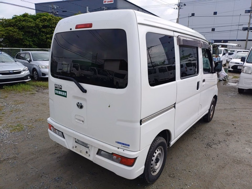 TOYOTA PIXIS VAN