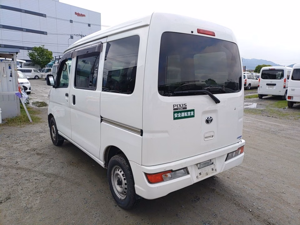 TOYOTA PIXIS VAN