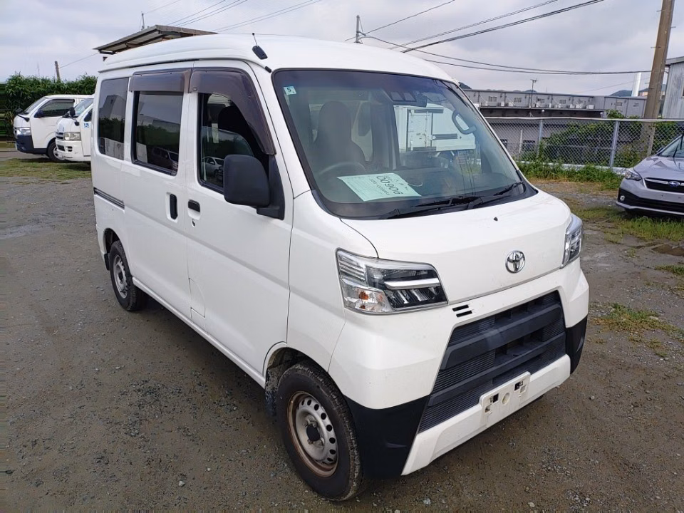 TOYOTA PIXIS VAN