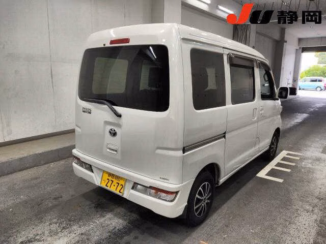 TOYOTA PIXIS VAN