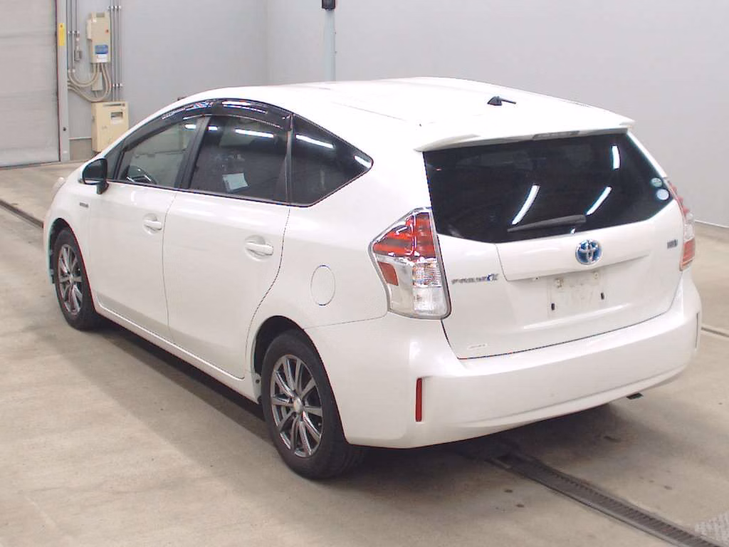 TOYOTA PRIUS ALPHA