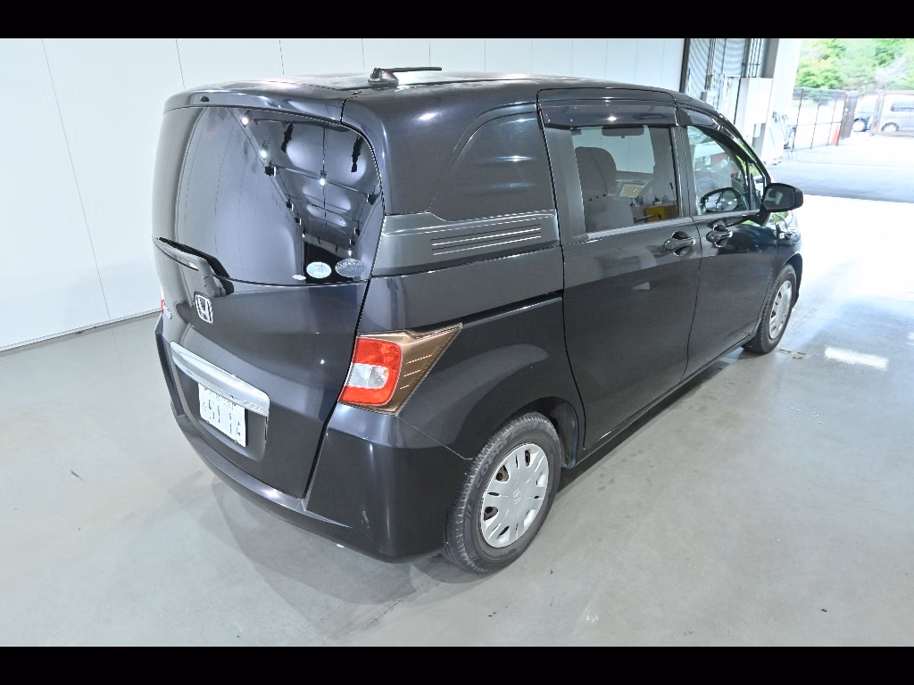 HONDA FREED SPIKE