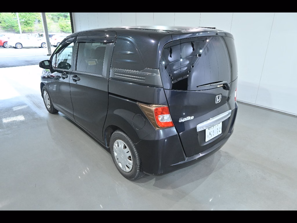 HONDA FREED SPIKE