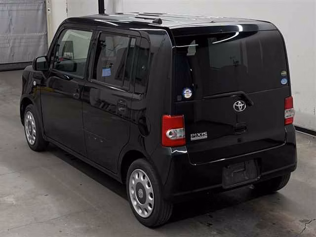 TOYOTA PIXIS SPACE