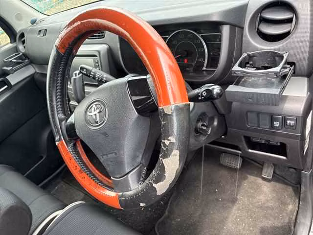 TOYOTA PIXIS SPACE