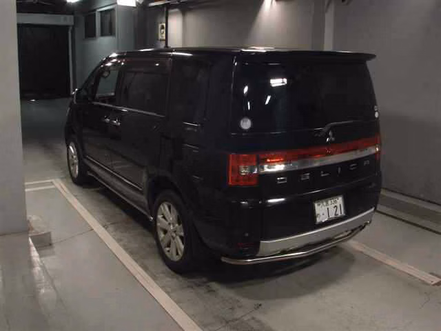 MITSUBISHI DELICA D:5
