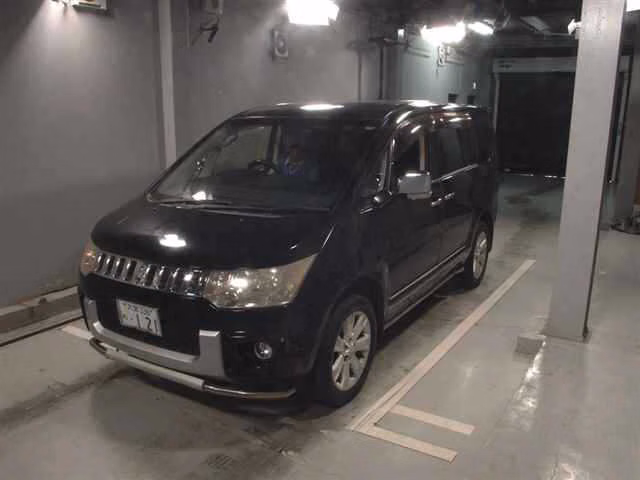MITSUBISHI DELICA D:5