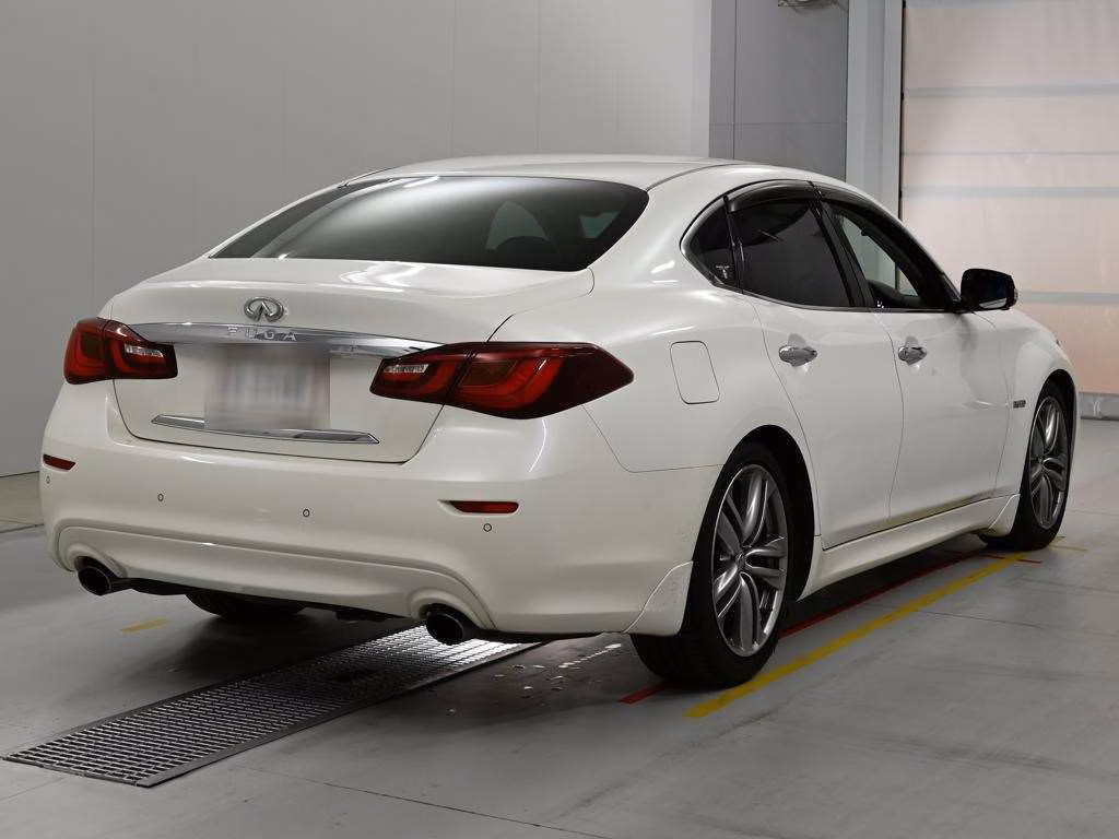 NISSAN FUGA