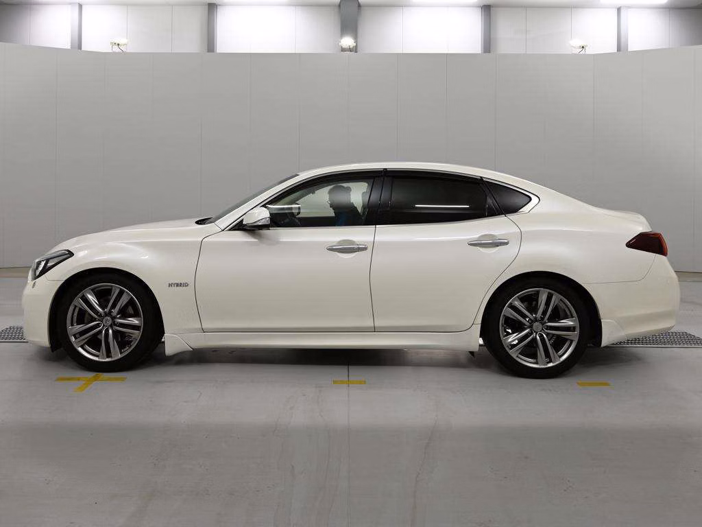NISSAN FUGA