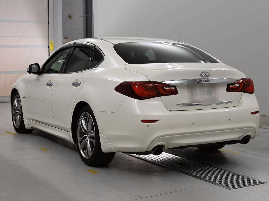 NISSAN FUGA