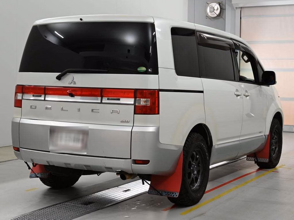 MITSUBISHI DELICA D:5
