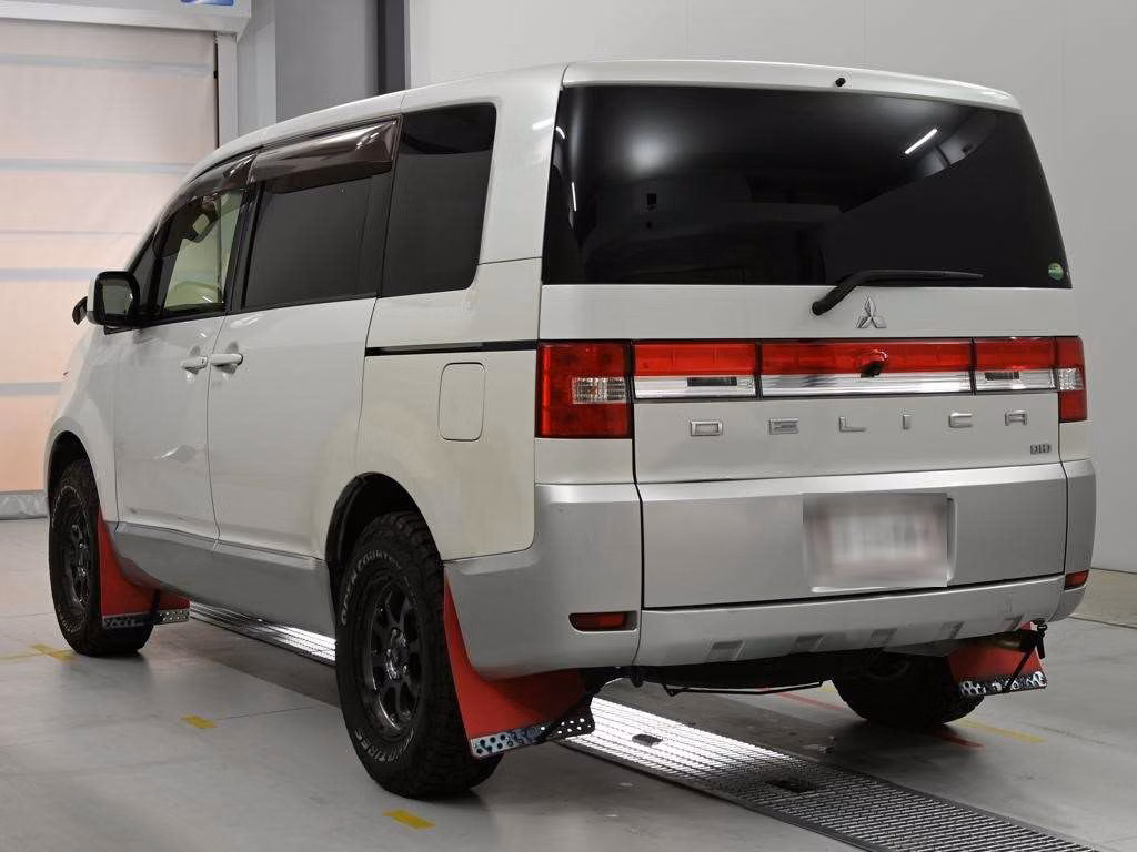 MITSUBISHI DELICA D:5