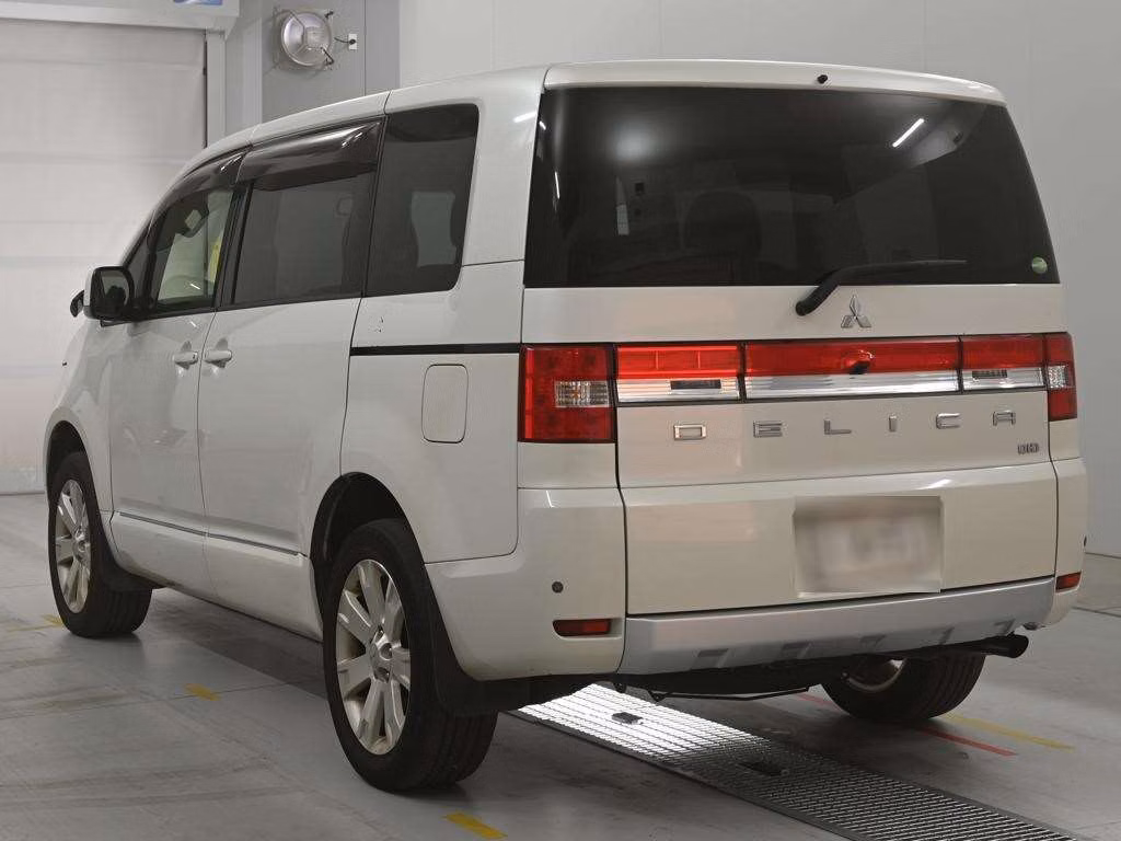 MITSUBISHI DELICA D:5