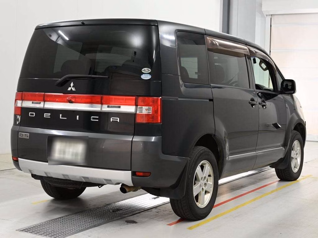 MITSUBISHI DELICA D:5