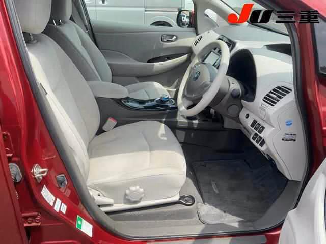 NISSAN LEAF