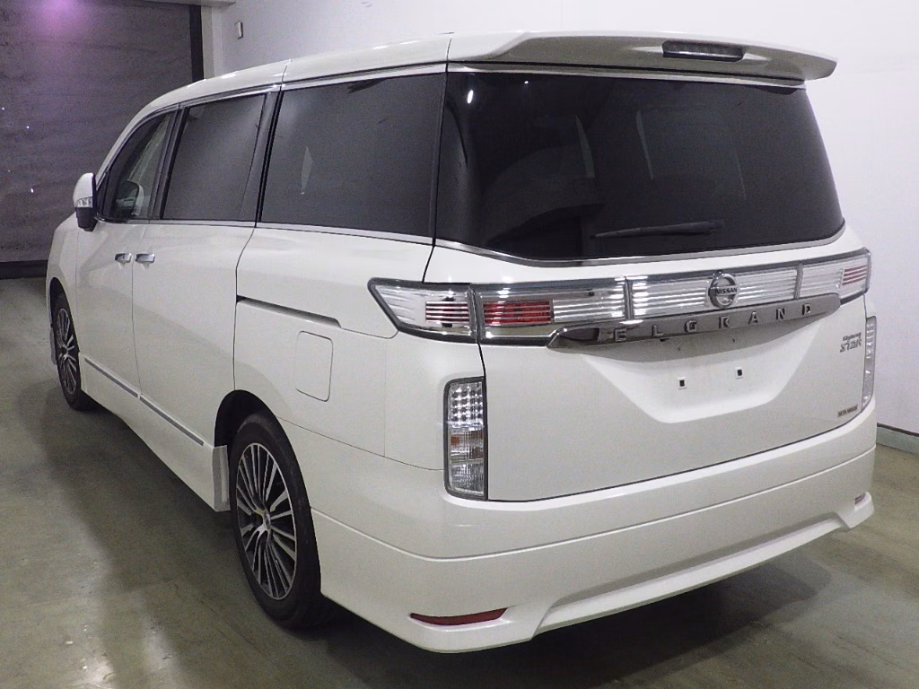 NISSAN ELGRAND