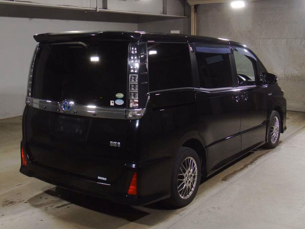TOYOTA VOXY