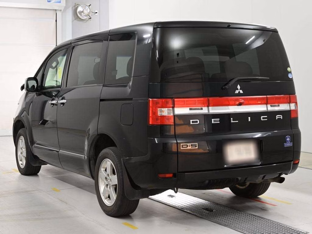 MITSUBISHI DELICA D:5