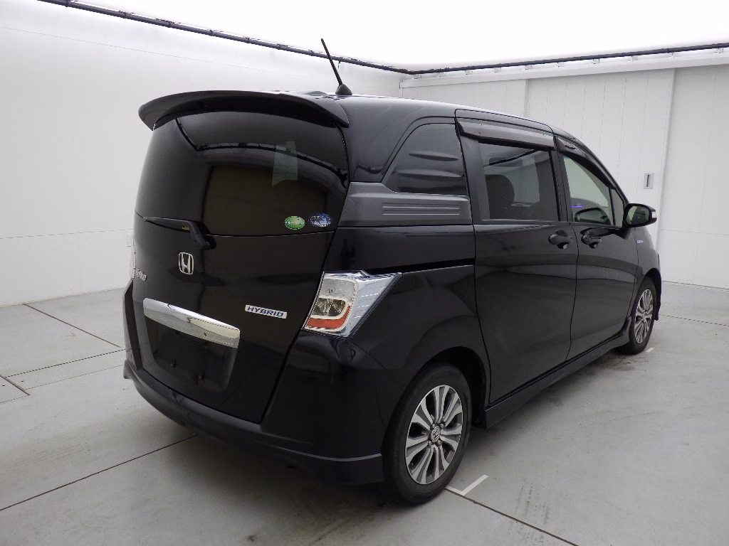 HONDA FREED SPIKE