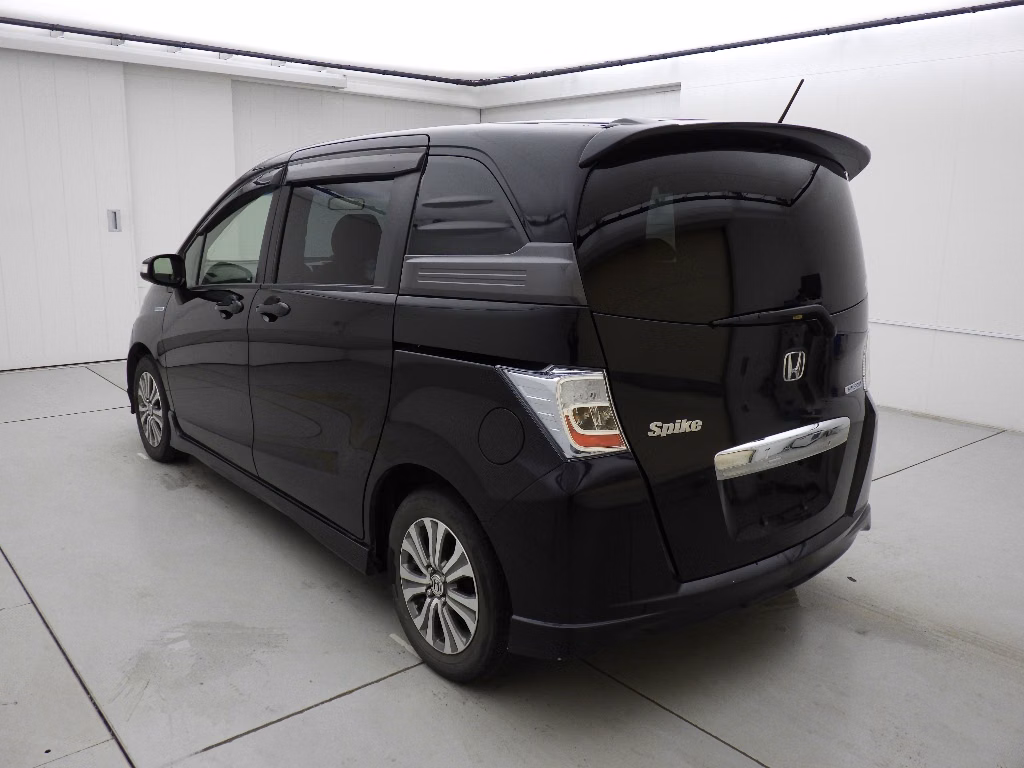 HONDA FREED SPIKE