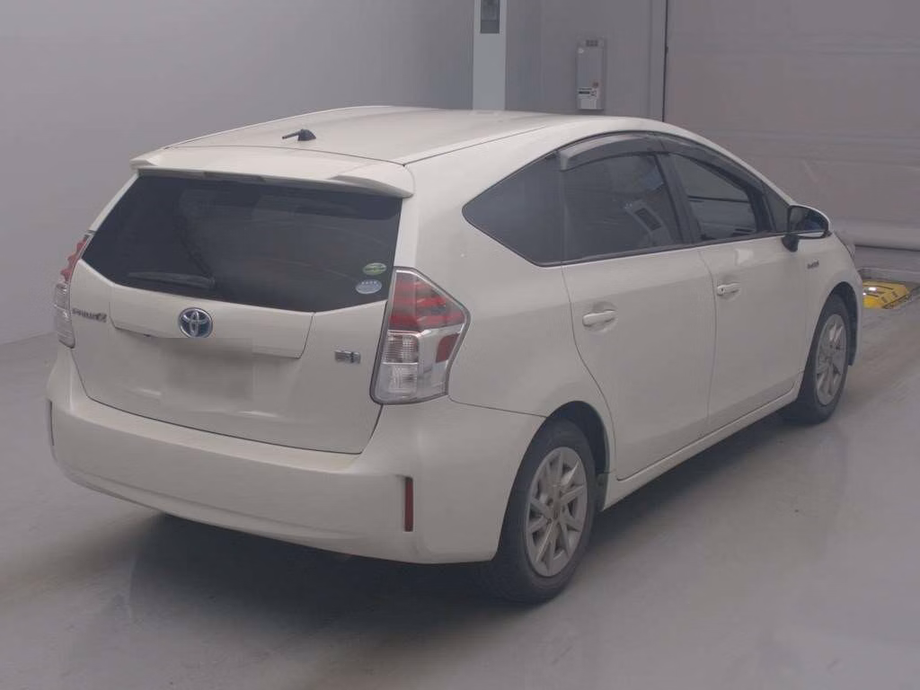 TOYOTA PRIUS ALPHA