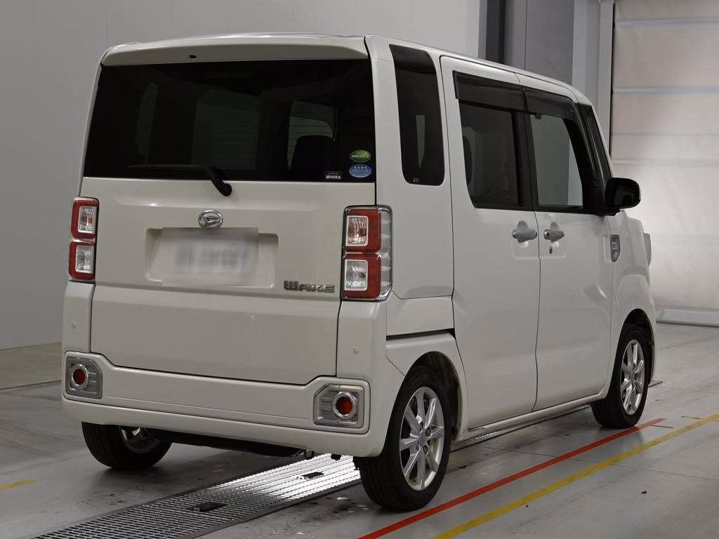 DAIHATSU WAKE