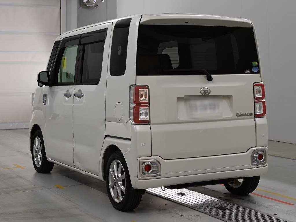 DAIHATSU WAKE