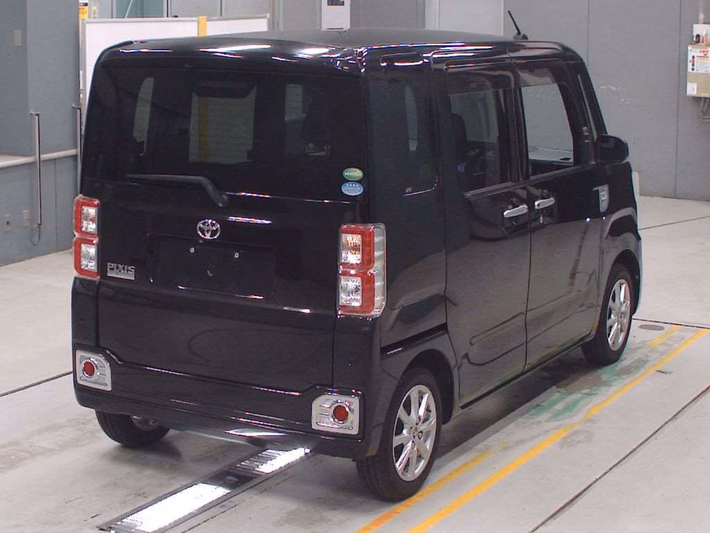 TOYOTA PIXIS MEGA