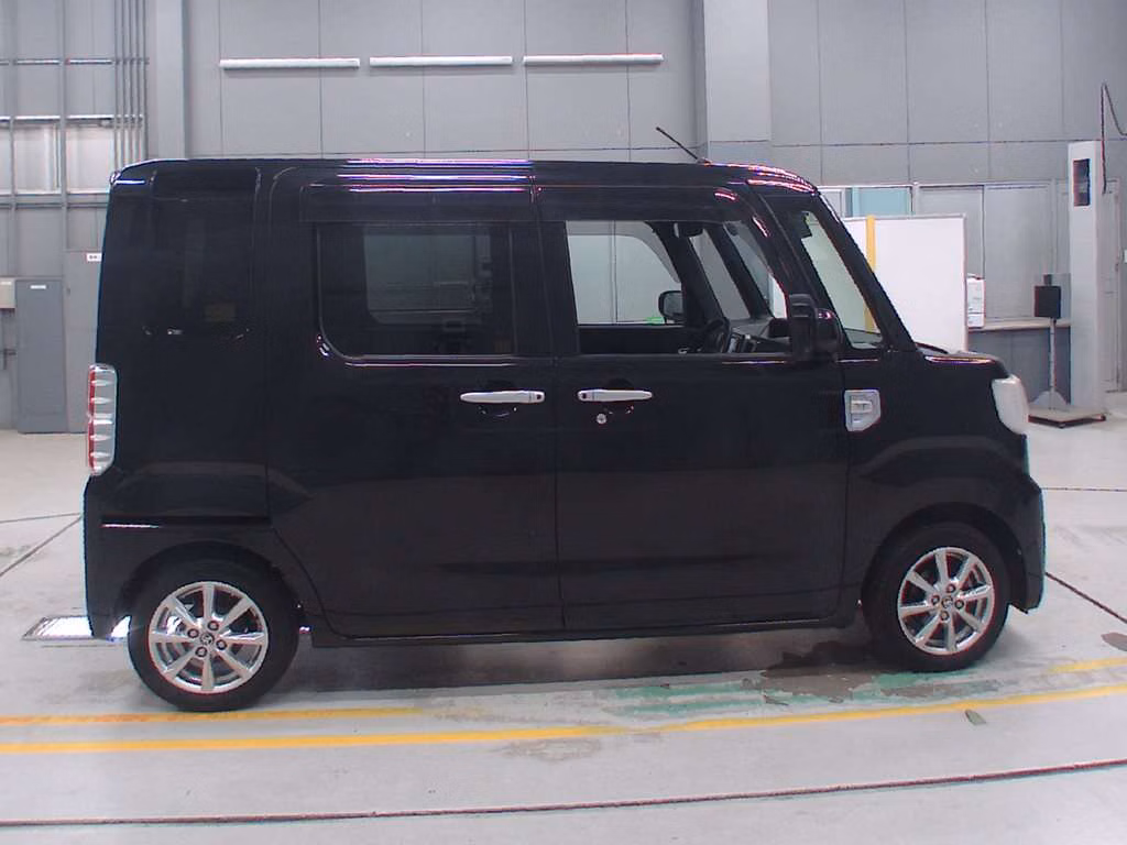 TOYOTA PIXIS MEGA